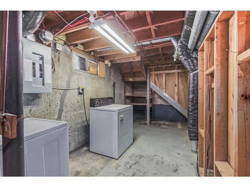 515 33 Avenue Ne, Calgary, AB - Indoor Photo Showing Laundry Room