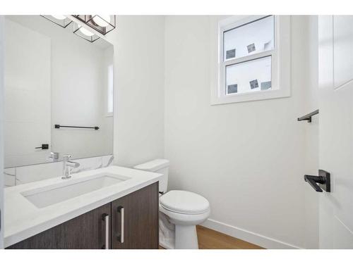 3522 Centre B Street Nw, Calgary, AB - Indoor Photo Showing Bathroom