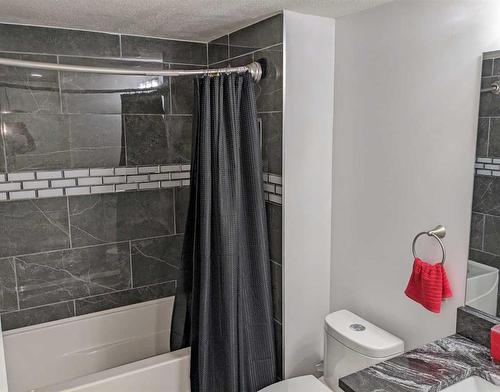 305 Kinniburgh Cove, Chestermere, AB - Indoor Photo Showing Bathroom