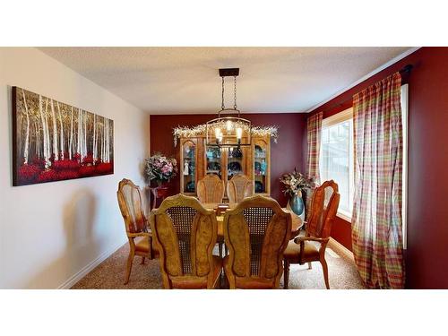 204 Westland Street, Okotoks, AB - Indoor Photo Showing Dining Room