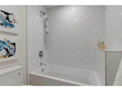 468 Discovery Place Sw, Calgary, AB - Indoor Photo Showing Bathroom