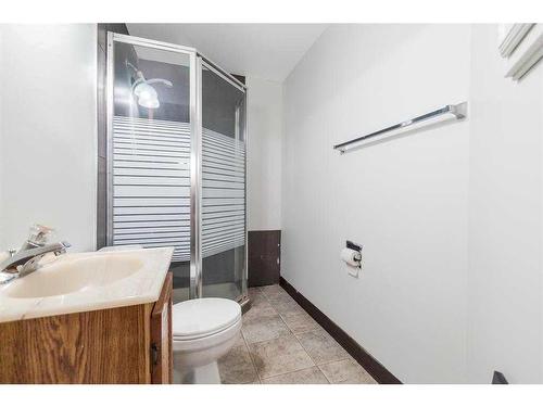 64 Whitworth Road Ne, Calgary, AB - Indoor Photo Showing Bathroom