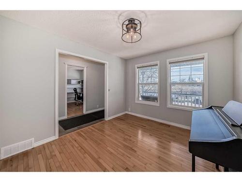 66 Prestwick Landing Se, Calgary, AB - Indoor Photo Showing Other Room