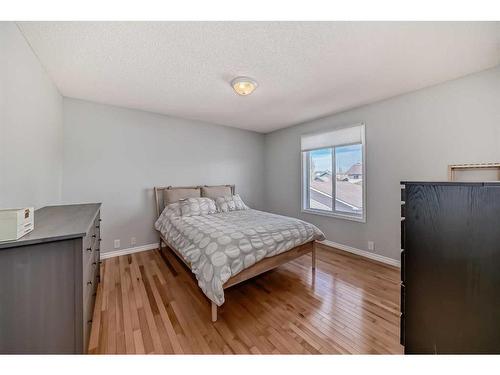 66 Prestwick Landing Se, Calgary, AB - Indoor Photo Showing Bedroom