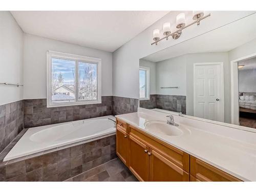 66 Prestwick Landing Se, Calgary, AB - Indoor Photo Showing Bathroom