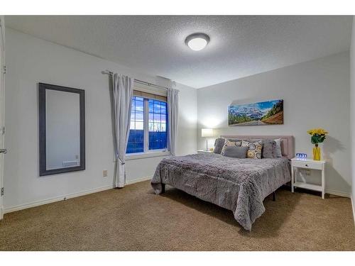 19 Elgin Estates Hill Se, Calgary, AB - Indoor Photo Showing Bedroom