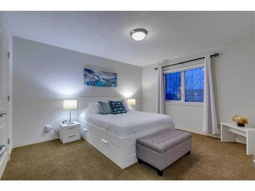 19 Elgin Estates Hill Se, Calgary, AB - Indoor Photo Showing Bedroom