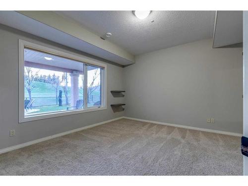 19 Elgin Estates Hill Se, Calgary, AB - Indoor Photo Showing Other Room