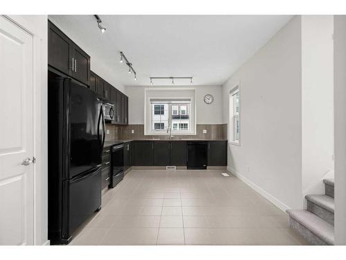 335 Nolanfield Villas Nw, Calgary, AB - Indoor Photo Showing Kitchen