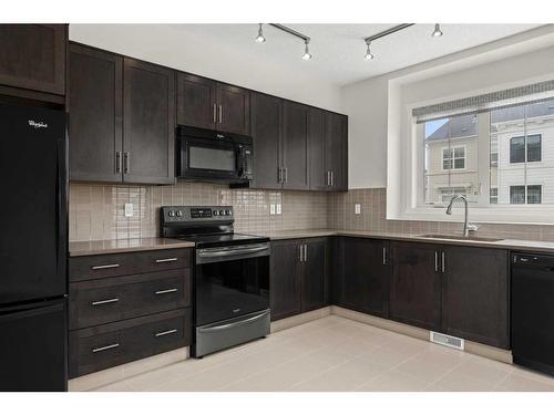335 Nolanfield Villas Nw, Calgary, AB - Indoor Photo Showing Kitchen