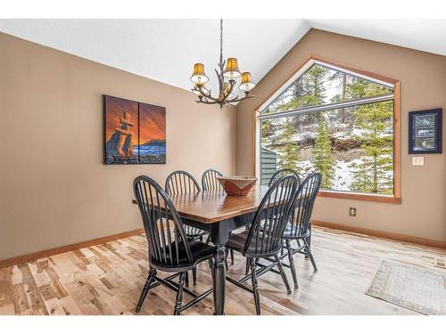 262B Three Sisters Drive, Canmore, AB - Indoor Photo Showing Dining Room