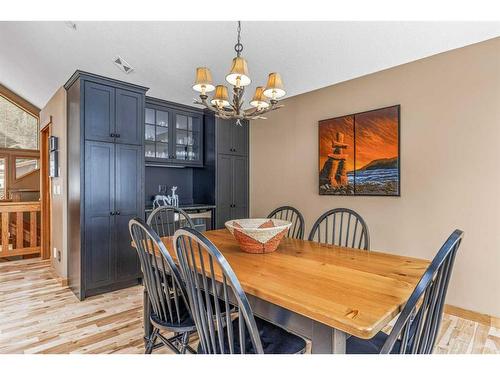 262B Three Sisters Drive, Canmore, AB - Indoor Photo Showing Dining Room