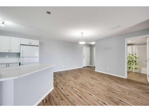 323-428 Chaparral Ravine View Se, Calgary, AB - Indoor Photo Showing Kitchen