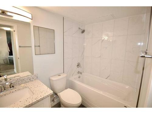 402-330 15 Avenue Sw, Calgary, AB - Indoor Photo Showing Bathroom