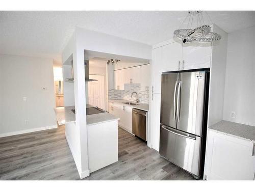 402-330 15 Avenue Sw, Calgary, AB - Indoor Photo Showing Kitchen With Stainless Steel Kitchen