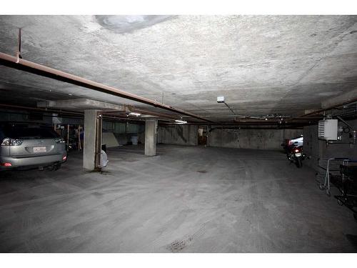 402-330 15 Avenue Sw, Calgary, AB - Indoor Photo Showing Garage