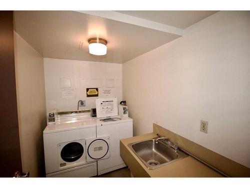 402-330 15 Avenue Sw, Calgary, AB - Indoor Photo Showing Laundry Room