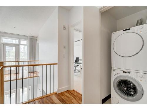 102-660 Eau Claire Avenue Sw, Calgary, AB - Indoor Photo Showing Laundry Room