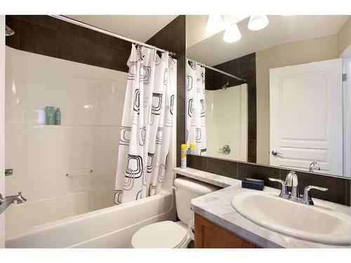 1126 New Brighton Park Se, Calgary, AB - Indoor Photo Showing Bathroom