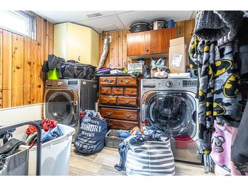 4707 Edmonton Trail Ne, Calgary, AB - Indoor Photo Showing Laundry Room