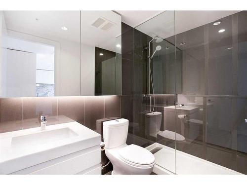 1506-310 12 Avenue Sw, Calgary, AB - Indoor Photo Showing Bathroom
