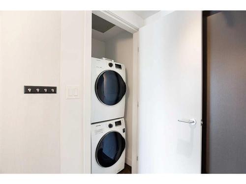 1506-310 12 Avenue Sw, Calgary, AB - Indoor Photo Showing Laundry Room