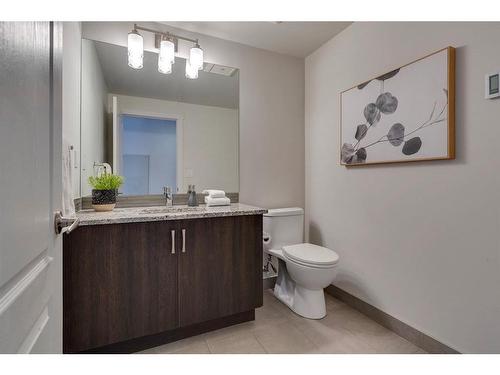 903-303 13 Avenue Sw, Calgary, AB - Indoor Photo Showing Bathroom