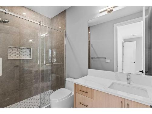 632 26 Avenue Nw, Calgary, AB - Indoor Photo Showing Bathroom