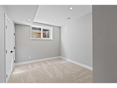 632 26 Avenue Nw, Calgary, AB - Indoor Photo Showing Other Room