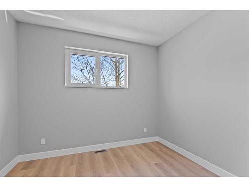 632 26 Avenue Nw, Calgary, AB - Indoor Photo Showing Other Room