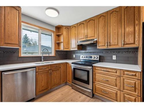 635 Rundleside Drive Ne, Calgary, AB - Indoor Photo Showing Kitchen
