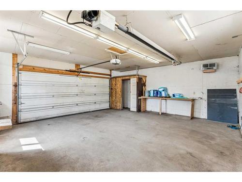635 Rundleside Drive Ne, Calgary, AB - Indoor Photo Showing Garage