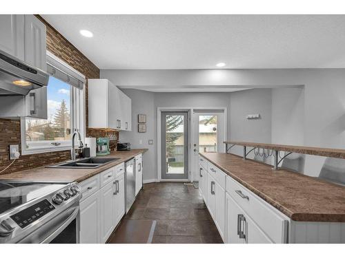 158 Shawbrooke Green Sw, Calgary, AB - Indoor Photo Showing Kitchen With Double Sink