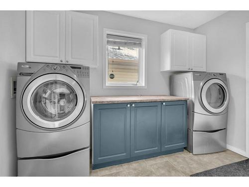 158 Shawbrooke Green Sw, Calgary, AB - Indoor Photo Showing Laundry Room