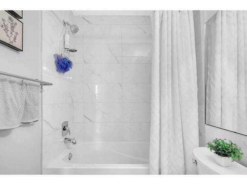 158 Shawbrooke Green Sw, Calgary, AB - Indoor Photo Showing Bathroom