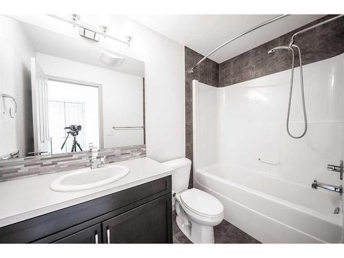 449 Marquis Heights Se, Calgary, AB - Indoor Photo Showing Bathroom