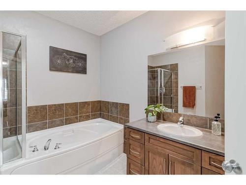 437-20 Discovery Ridge Close Sw, Calgary, AB - Indoor Photo Showing Bathroom
