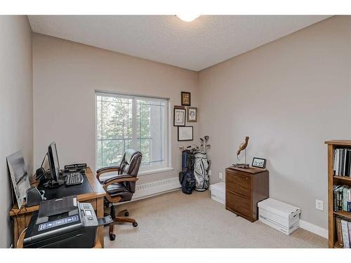 437-20 Discovery Ridge Close Sw, Calgary, AB - Indoor Photo Showing Office