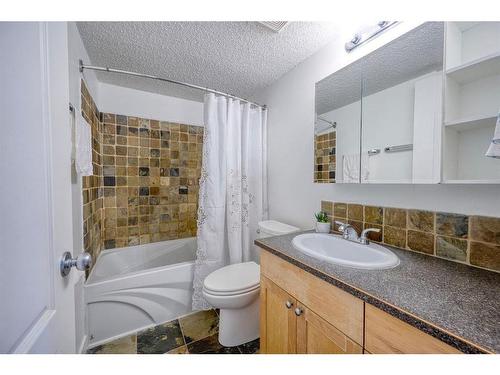 1005-1540 29 Street Nw, Calgary, AB - Indoor Photo Showing Bathroom