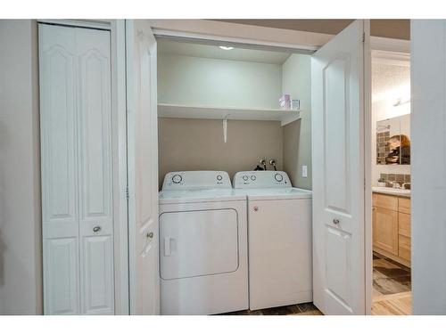 1005-1540 29 Street Nw, Calgary, AB - Indoor Photo Showing Laundry Room