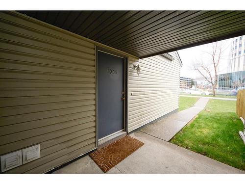 1005-1540 29 Street Nw, Calgary, AB - Outdoor With Exterior