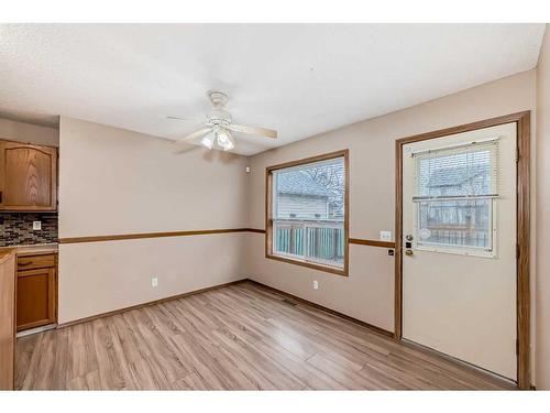 118 Somercrest Gardens Sw, Calgary, AB - Indoor Photo Showing Other Room