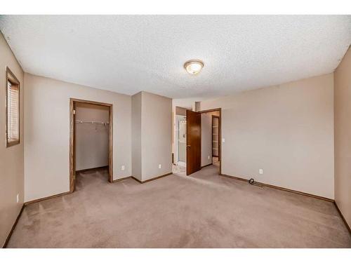 118 Somercrest Gardens Sw, Calgary, AB - Indoor Photo Showing Other Room