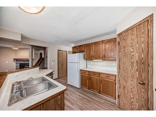 118 Somercrest Gardens Sw, Calgary, AB - Indoor Photo Showing Kitchen With Double Sink