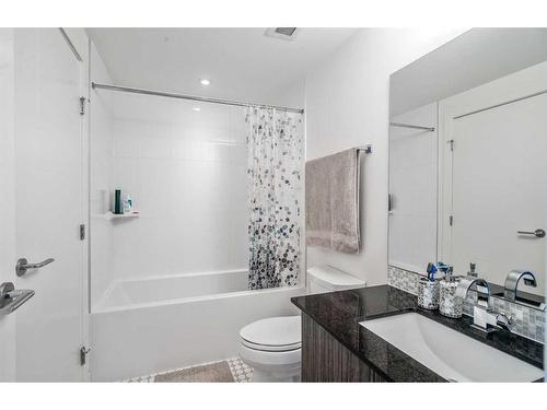 2909-930 6 Avenue Sw, Calgary, AB - Indoor Photo Showing Bathroom