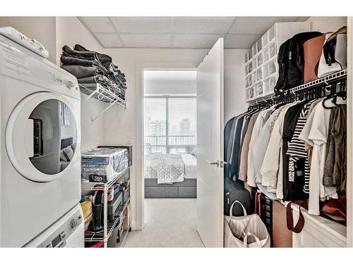 2909-930 6 Avenue Sw, Calgary, AB - Indoor Photo Showing Laundry Room