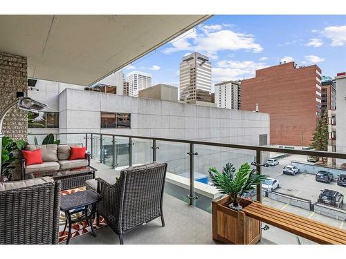 305-701 3 Avenue Sw, Calgary, AB - Indoor With Fireplace