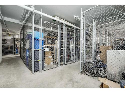 305-701 3 Avenue Sw, Calgary, AB - Indoor With Storage