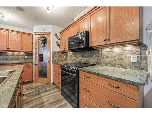 523 Stonegate Way Nw, Airdrie, AB - Indoor Photo Showing Kitchen