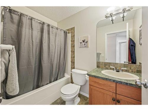 523 Stonegate Way Nw, Airdrie, AB - Indoor Photo Showing Bathroom
